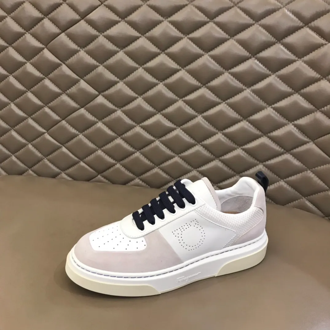 p420 "Salvatore Ferraga**" men's low-cut fashion sneakers. This casual shoe has a novel structure and is made of soft calfskin. The contrasting color elements on the upper highlight the bold and avant-garde atmosphere. The first-layer cowhide lining is high-end and comfortable. Energetic and fresh, these shoes can be worn with casual looks or add a touch of street style to elegant trousers.  Size: 38-44
